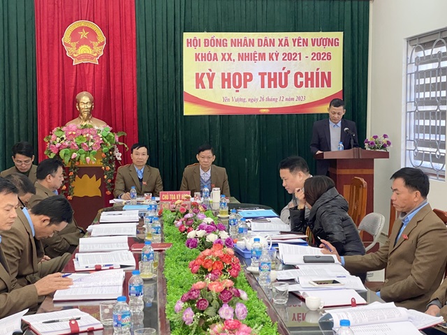 Ông Phạm Công Minh đại diện tổ Đại biểu HĐND huyện ứng cử tại xã thông báo về một số kết quả  của kỳ họp thứ 15 của HĐND huyện